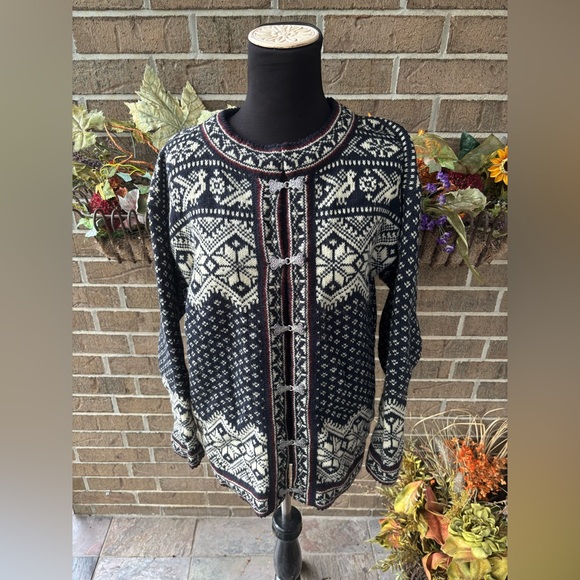 Vintage Dale of Norway Women's Black and White Patterned Wool Sweater - Picture 1 of 6